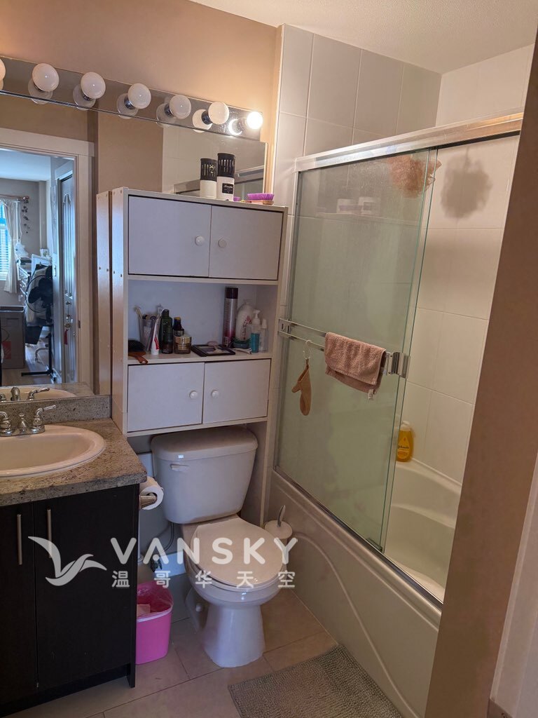 250716005130_Master bedroom bath.JPG